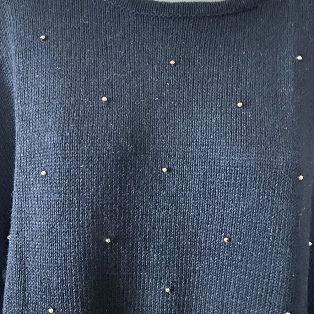 sweater - Picture 4 of 4